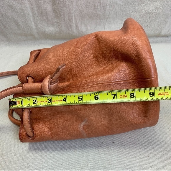 Frye Nora Knotted Leather Bucket Bag Apricot - Picture 10 of 12